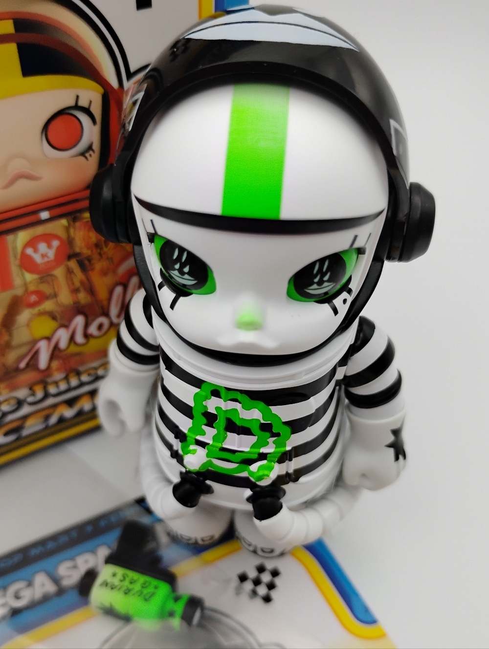Mega Space Molly 100% Series 4- LaLa Company -Durian Man - Picture 3 of 4